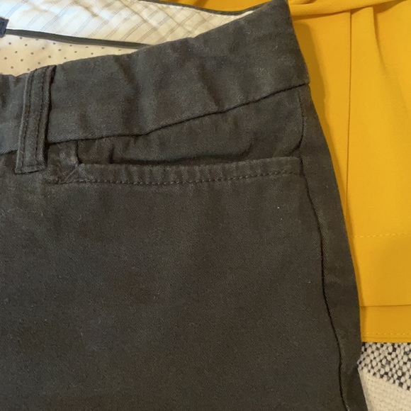 Women’s Size 2 Black Gap Shorts - Picture 4 of 4